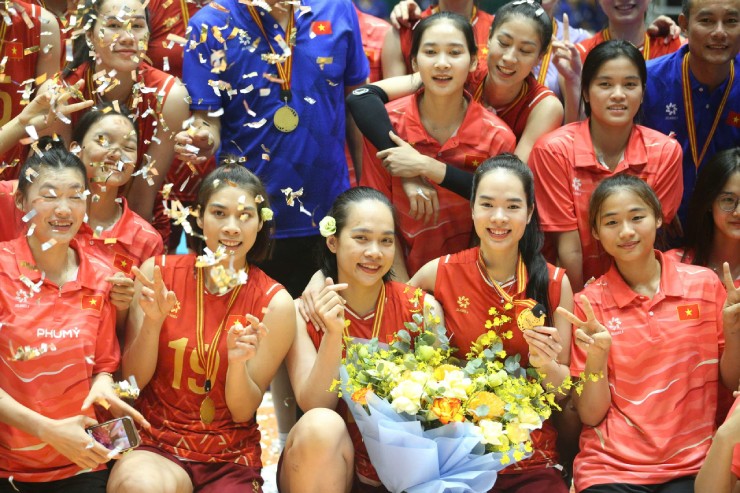 ĐT bóng chuyền nữ Việt Nam - Philippines: Thắng lợi áp đảo, hoàn tất hat-trick (Chung kết AVC Cup) - 2