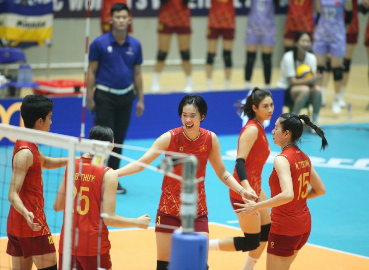 Chung cuộc, tuyển bóng chuyền nữ Việt Nam giành chiến thắng&nbsp;3-0 (25-15, 25-17, 25-14)