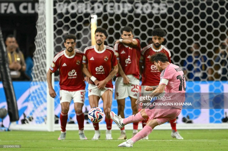 Messi vẫn luôn giữ được sự nguy hiểm trong từng pha chạm bóng