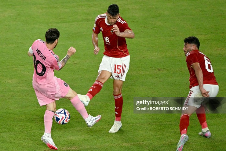 Căng thẳng Inter Miami đấu Al Ahly: Messi bị phạm lỗi không thương tiếc