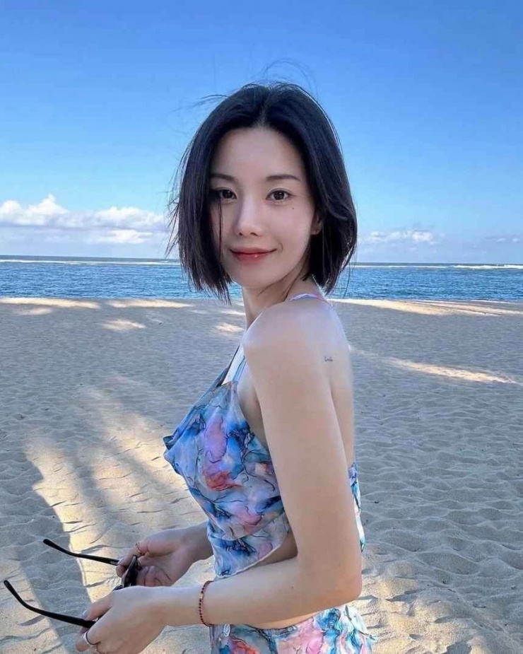 Người hâm mộ và cư dân mạng bày tỏ sự ngạc nhiên trước loạt ảnh mới của Kwon Eun Bi. Họ để lại nhiều bình luận khen ngợi và gọi cô là nữ thần Waterbomb.
