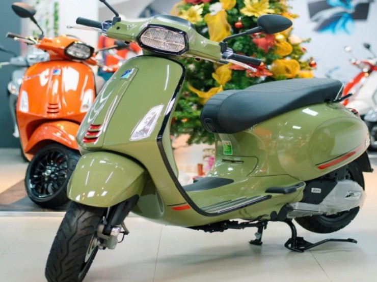 Giá Vespa Sprint S 150 tháng 6/2025, ưu đãi khủng đến 8 triệu đồng