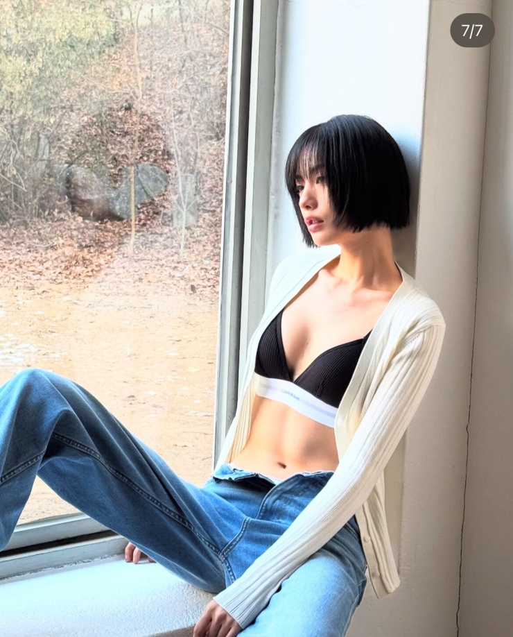 12 lần lọt top đẹp nhất thế giới, được ví như búp bê sống nhưng cô gái này lại gặp "rắc rối" với nhan sắc của chính mình - 9