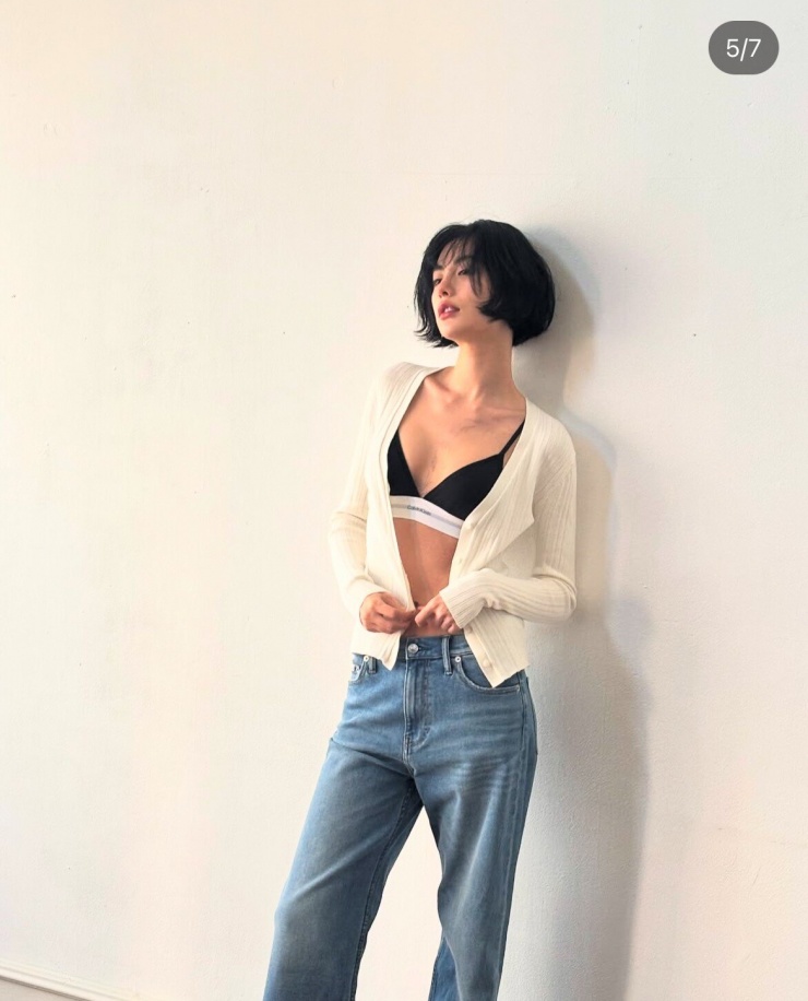 Cô hạn chế trang điểm tối đa.