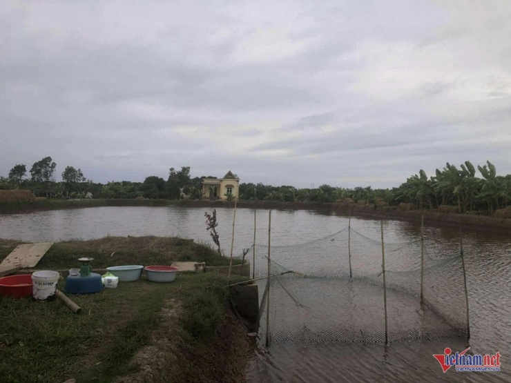 Khu vực vây lưới để rươi theo dòng chảy vào