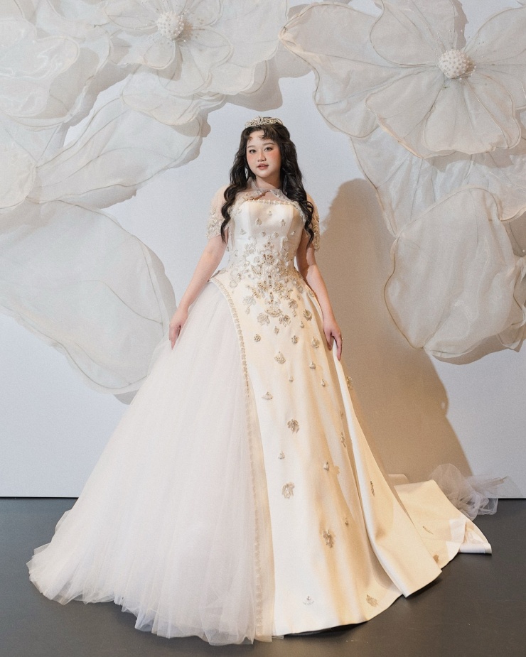 Cuối tháng 5, sau hơn ba năm vắng bóng tại các sự kiện thời trang, Trúc Anh nhận lời tham dự show Veil of the Desert của bộ đôi nhà thiết kế Trà Linh - Việt Trinh ở TP HCM. Cô diện đầm cưới làm từ lụa và tulle đính đá, toát lên vẻ nữ tính.