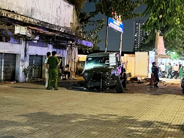 Tài xế điều khiển xe Jeep "điên" gây tai nạn đã ra trình diện. Ảnh: H.H.