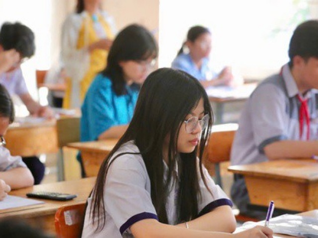 Kết thúc chấm thi lớp 10 tại TP HCM: Điểm chuẩn dự kiến tăng nhẹ