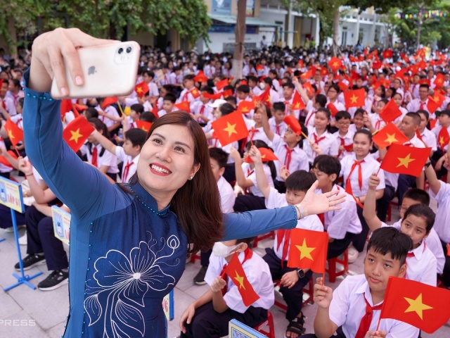 Nhà giáo được xếp lương cao nhất trong hệ thống thang bậc lương hành chính sự nghiệp