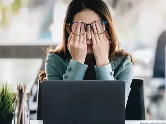 Vỡ mạch máu não, dấu hiệu nhận biết chỉ từ cơn đau đầu