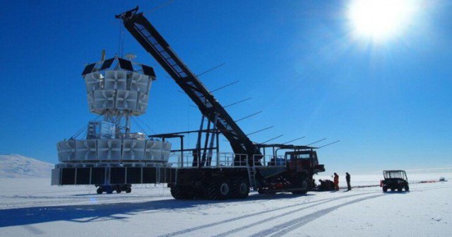 NASA bắt được 2 tín hiệu vô tuyến từ “hướng không thể giải thích”