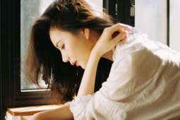 Mới lấy chồng 3 tháng, tôi đã muốn  " ngã "  vào lòng đồng nghiệp kém tuổi