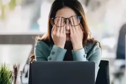 Vỡ mạch máu não, dấu hiệu nhận biết chỉ từ cơn đau đầu
