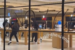 Apple khiến hàng tá iPhone bị hôi của biến thành  " cục gạch " 