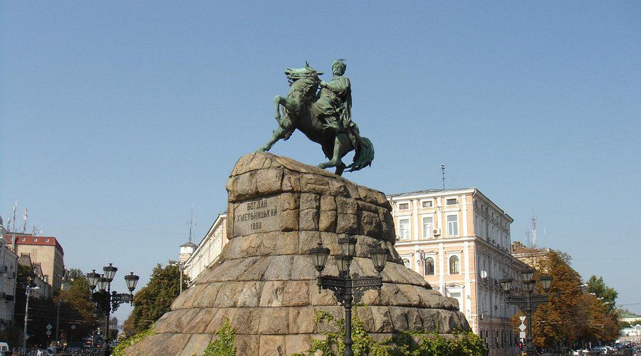 Tượng anh hùng Ukraine Bohdan Khmelnitskiy ở Kiev.