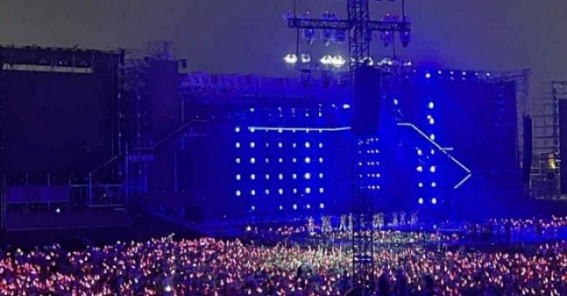Khán giả bỏ về vì concert "Anh trai vượt ngàn c...