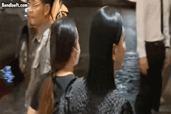 Sao nữ Vbiz phải bán máu vì không được đóng phim, 20 năm sau ngày nào cũng bị người lạ nhắn tin xin tiền