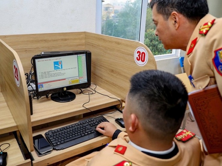 Từ tháng này thi sát hạch lái xe cơ giới theo đề mới do Bộ Công an cung cấp