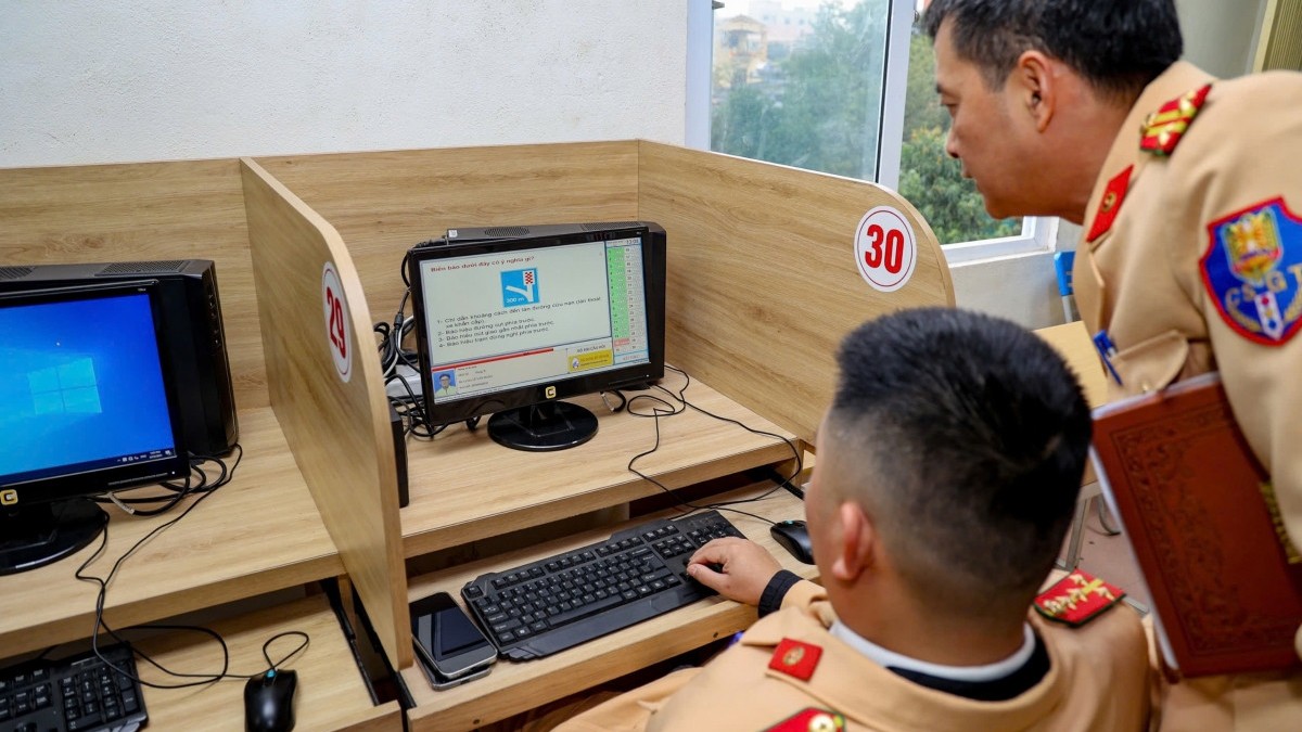 Từ tháng này thi sát hạch lái xe cơ giới theo đề mới do Bộ Công an cung cấp - 1