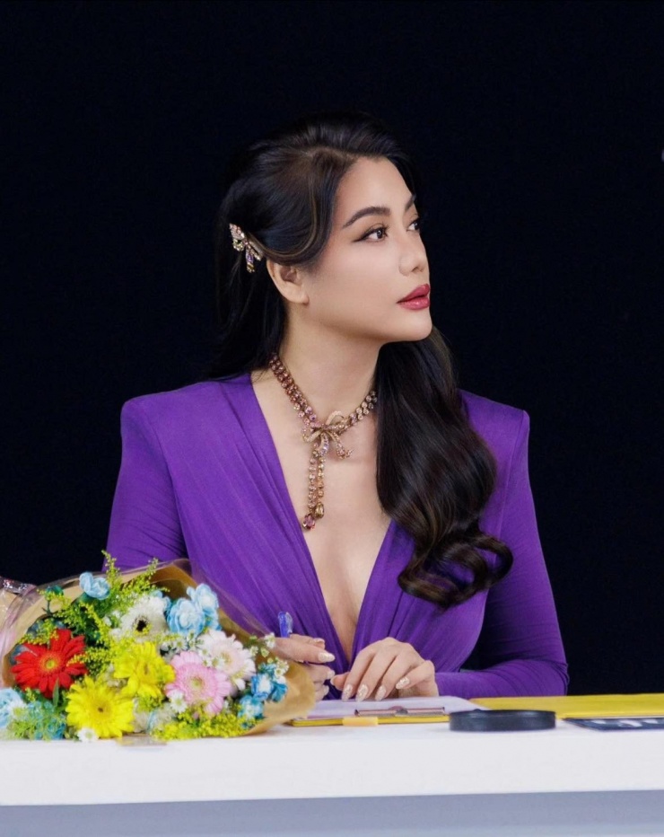 Không chỉ đóng mình trong sự nghiệp diễn xuất, người đẹp còn lấn sân vào mảng người mẫu, hoa hậu và nắm trong tay nhiều bản quyền tổ chức các cuộc thi nhan sắc. Ảnh: FB Trương Ngọc Ánh