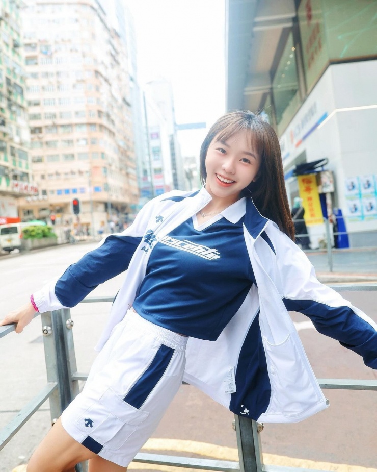 Chính sự điềm tĩnh và phong thái trầm lắng của Liao lại càng khiến người xem thêm phần ấn tượng, bởi cô toát lên khí chất dịu dàng mà đầy nội lực.
