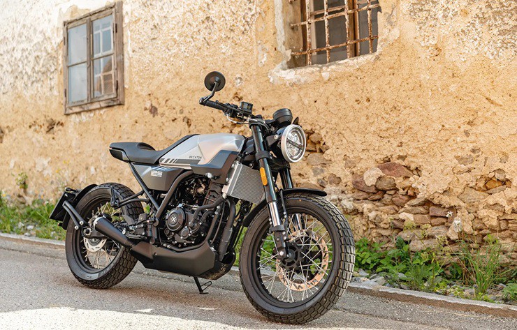 Brixton Crossfire 125 - mô tô đậm chất cổ điển, trang bị ấn tượng! - 3