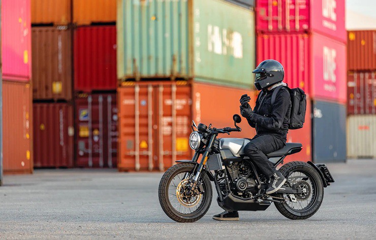 Brixton Crossfire 125 - mô tô đậm chất cổ điển, trang bị ấn tượng! - 2
