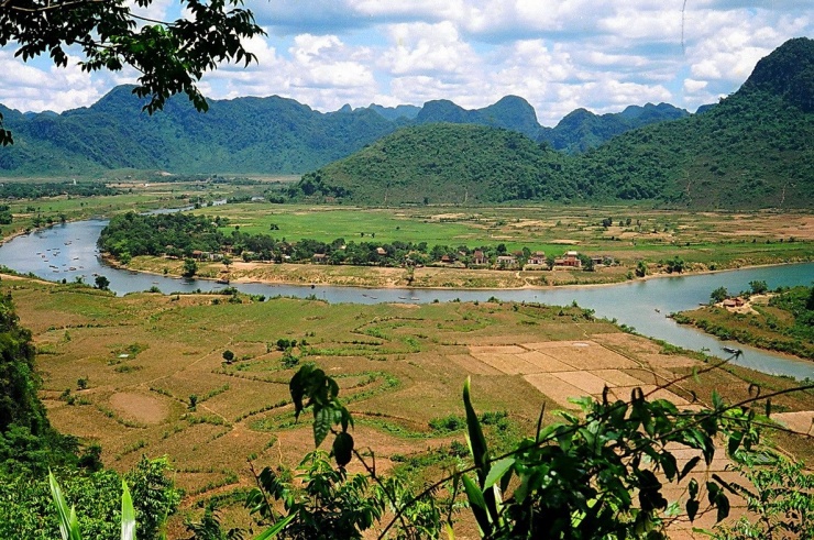 Đoạn sông Chày trước cửa động Phong Nha
