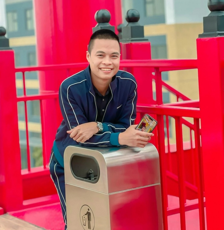 TikToker Văn Hải - chủ loạt kênh gia đình Hải Sen.