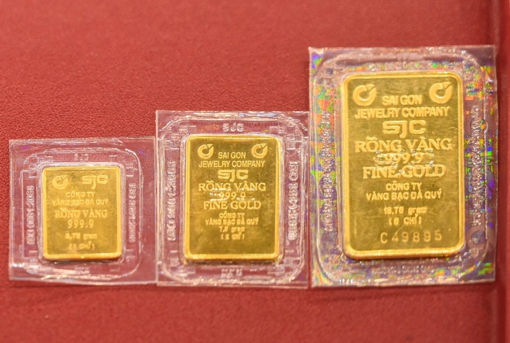 Từ đầu tháng 4 đến nay, chênh lệch giữa giá vàng miếng SJC trong nước và giá vàng thế giới có xu hướng tăng cao. Ảnh: Nguyễn Huế