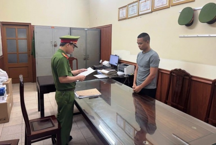 Lê Văn Hải bị cơ quan công an thi hành lệnh bắt Ảnh. CACC