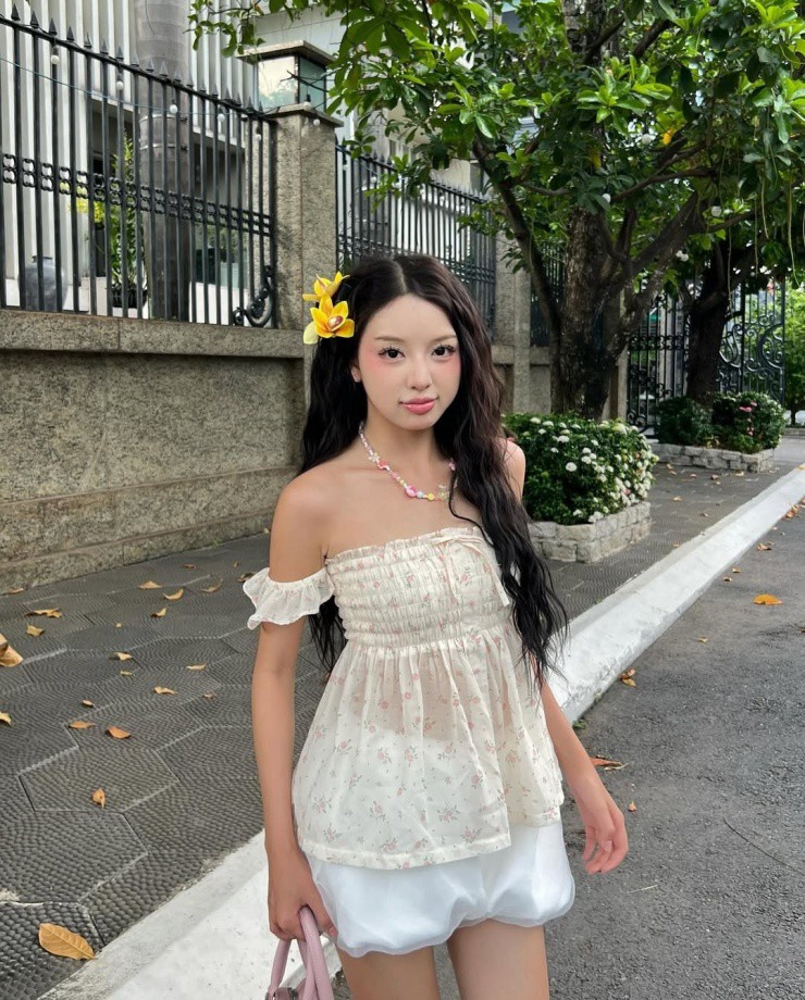Nổi lên từ mùa hè năm ngoái, kiểu áo này được nhiều thương hiệu địa phương ở Hà Nội, Đà Nẵng và TP HCM mở bán từ đầu hè năm nay. Ảnh: Instagram Thu Thao