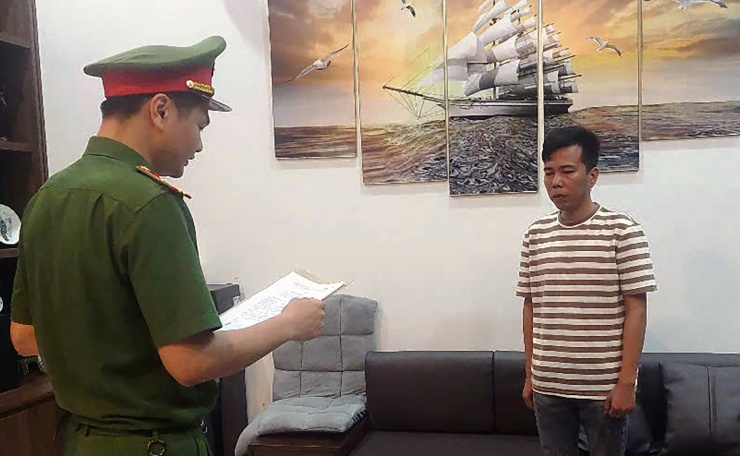 &nbsp;Cơ quan CSĐT công bố lệnh bắt tạm giam đối với Trần Đại Phúc. Ảnh: CACC