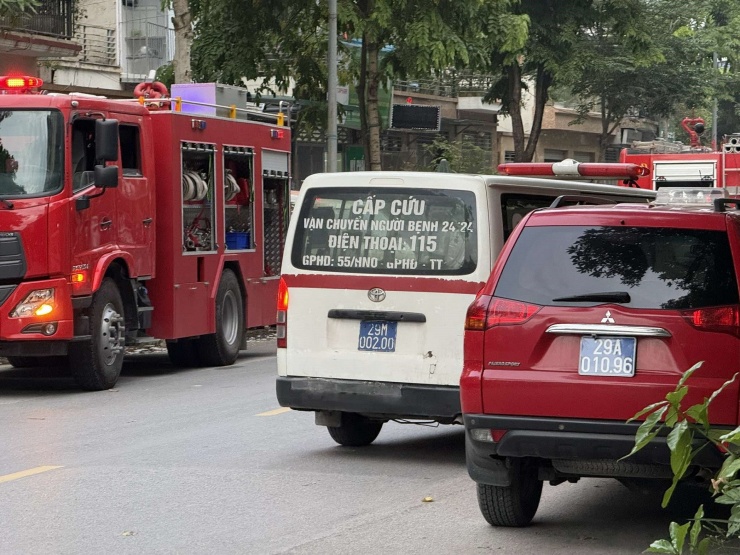 Xe cứu thương đến hiện trường&nbsp;