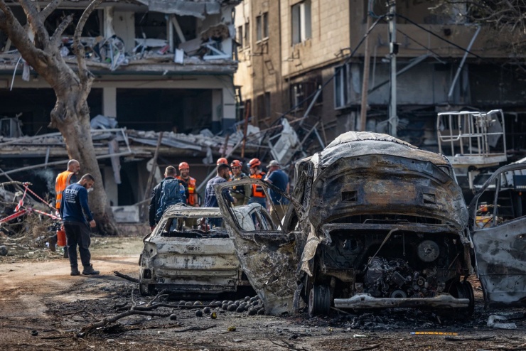 Lực lượng an ninh và cứu hộ Israel tại hiện trường sau cuộc tấn công ở Tel Aviv, ngày 16/6. Ảnh: Chaim Goldberg/Flash90