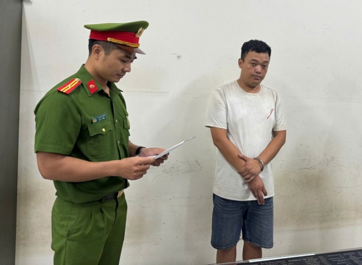Cơ quan CSĐT Công an TP Hà Nội tạm giữ hình sự lái xe cưỡng đoạt tài sản.