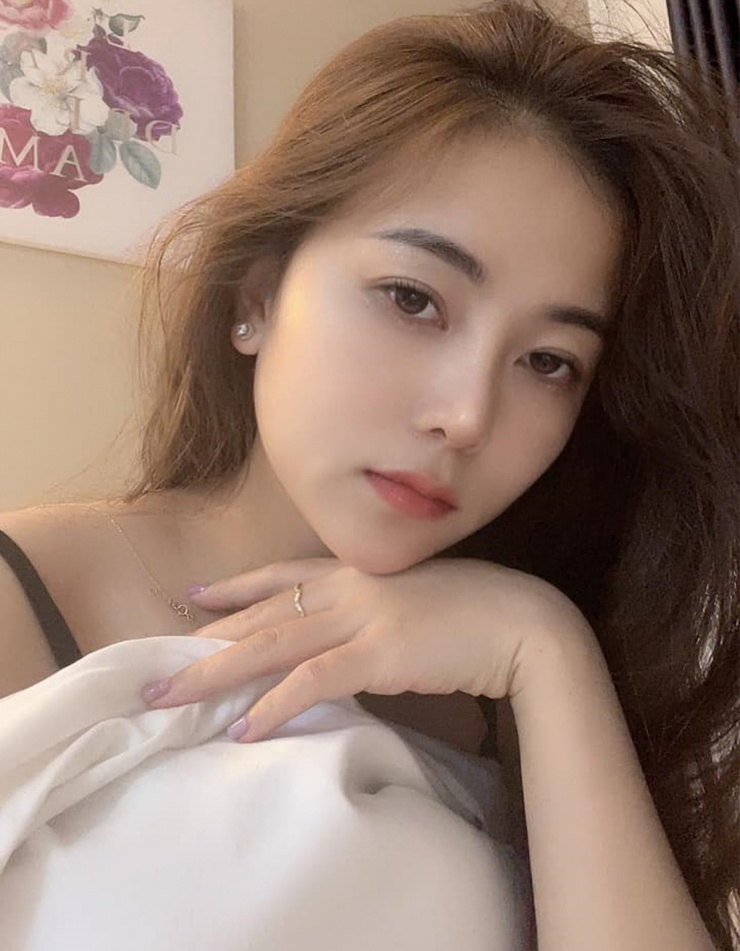 Vợ xinh như hot girl của tiền vệ Châu Ngọc Quang - 5