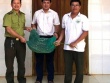 Trăn gấm quý hiếm nặng 21kg bò vào nhà dân trong đêm