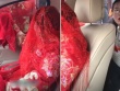Chú rể hủy cưới ngay trước cổng nhà vì cô dâu đòi hơn 600 triệu 'phí xuống xe'
