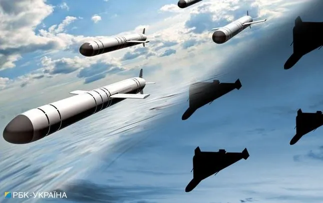 Báo Mỹ: Nga dùng chiến thuật bầy đàn UAV áp đảo hệ thống phòng không Ukraine - 1