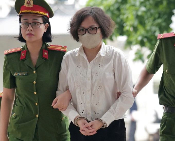 Bị cáo Trịnh Thị Minh Huế đến phiên phúc thẩm sáng nay. Ảnh: Ngọc Thành