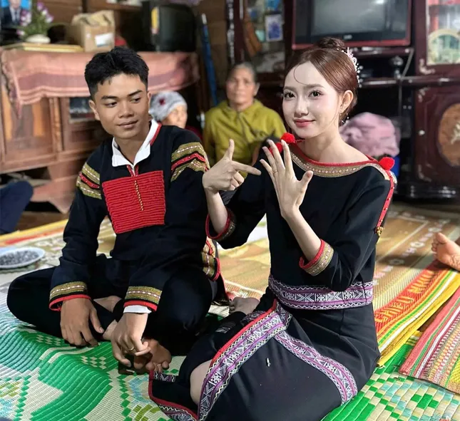 Nhan sắc cô gái Ê đê trong lễ ăn hỏi 