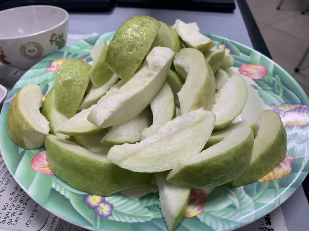 Trái cây là nguồn cung cấp dồi dào chất chống oxy hóa và vitamin C, giúp giảm căng thẳng oxy hóa cho tim, qua đó giúp tim khỏe mạnh. Ảnh: PHƯƠNG LÊ.