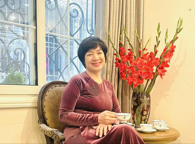 Tiến sĩ, Nhà giáo Trịnh Thu Tuyết