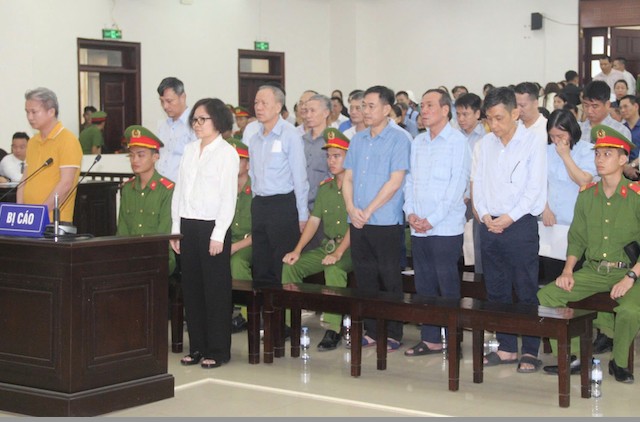 Các bị cáo tại phiên tòa phúc thẩm. Ảnh: MH