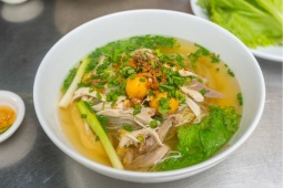 Tin tức sức khỏe - “Kiêng” nước, “tạm biệt” canh, bún, phở để giảm tiểu đêm, tiểu nhiều lần - Liệu có đúng?
