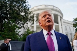 Sau lời kêu gọi sơ tán khỏi Tehran của ông Trump, giá dầu tăng vọt
