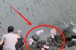 Tiền rơi đầy mặt sông, thanh niên xuống vớt 2 túi to và sự thật gây ngỡ ngàng