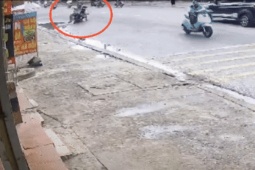 [CLIP] Đi bộ giữa đường, người đàn ông bị xe tông nằm bất động