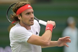 Hấp dẫn tennis ATP  & amp; WTA 500: Tsitsipas thay 13 cái vợt, suýt thua sốc đối thủ trẻ người Ý